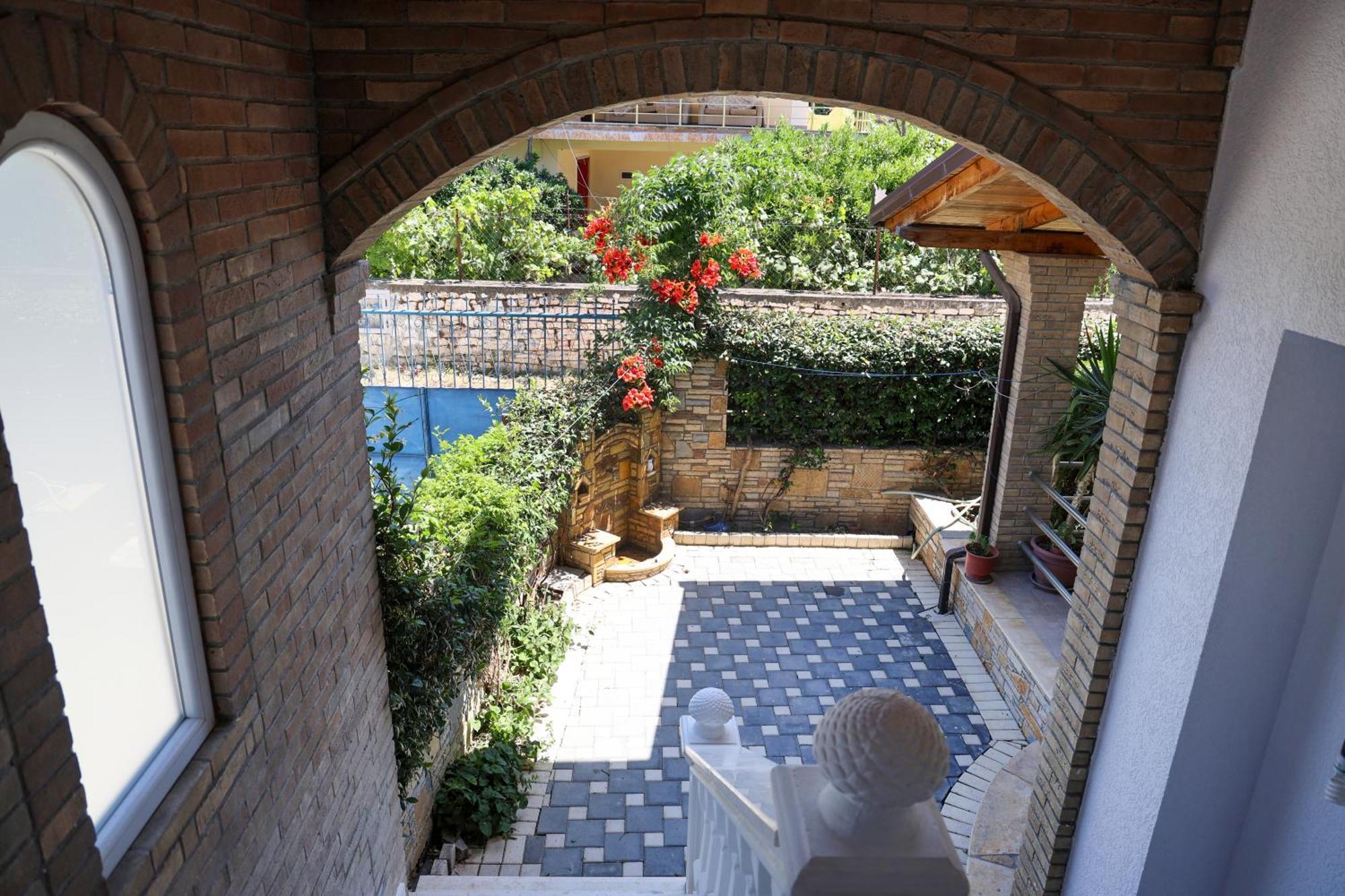 Villa Lejzo - Swimming Pool Berat Exterior foto