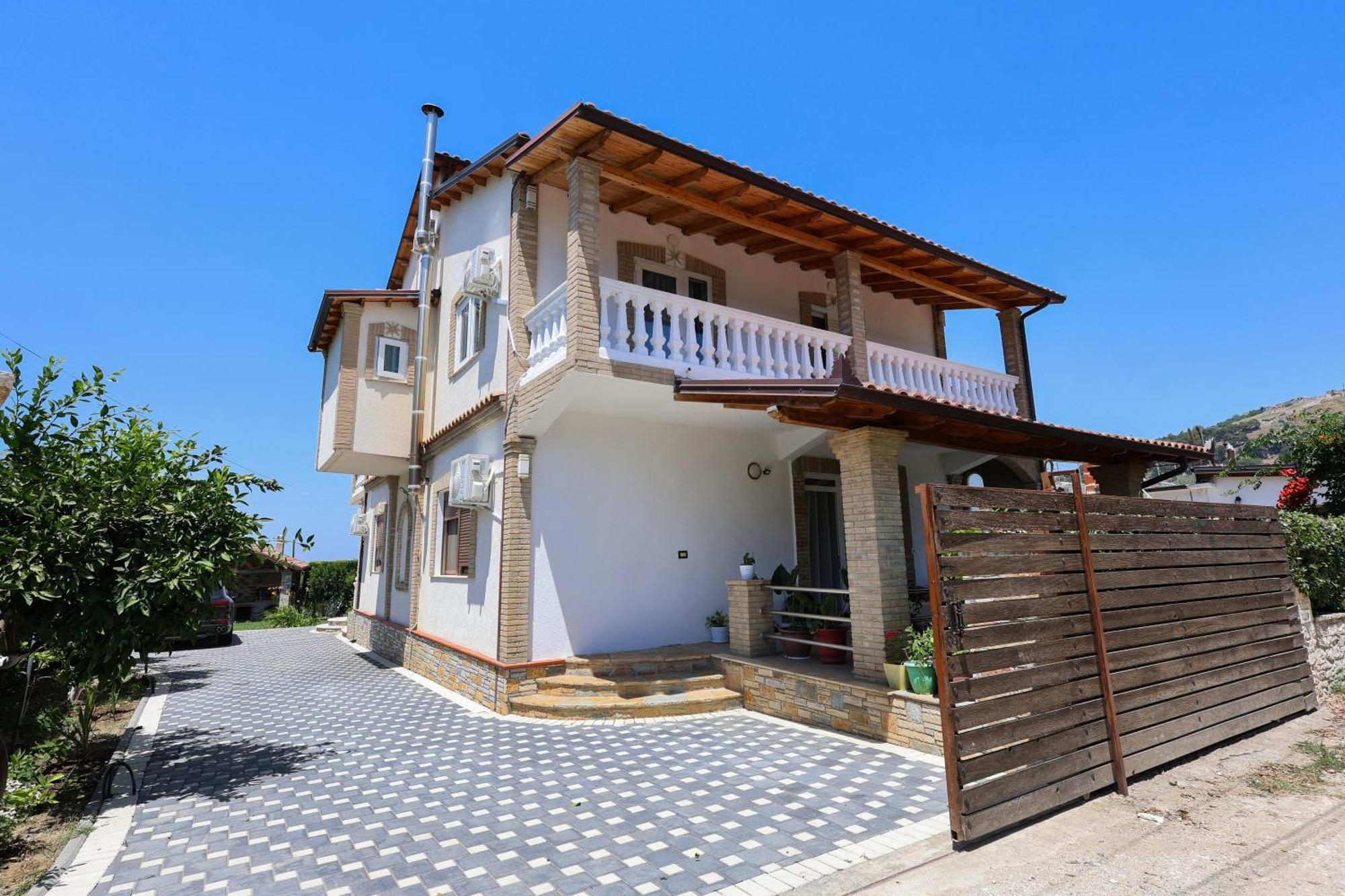 Villa Lejzo - Swimming Pool Berat Exterior foto